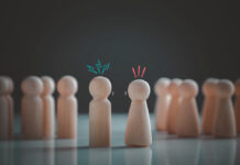 PSA aanpakken vraagt om meer dan wet- en regelgeving Conflict or disagreement concept. Men and women quarreling bickering, arguing shouting, blaming each other.
