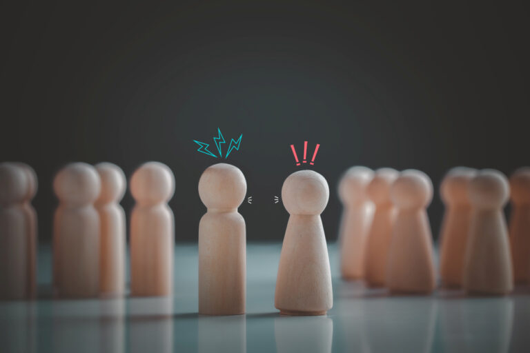 PSA aanpakken vraagt om meer dan wet- en regelgeving Conflict or disagreement concept. Men and women quarreling bickering, arguing shouting, blaming each other.
